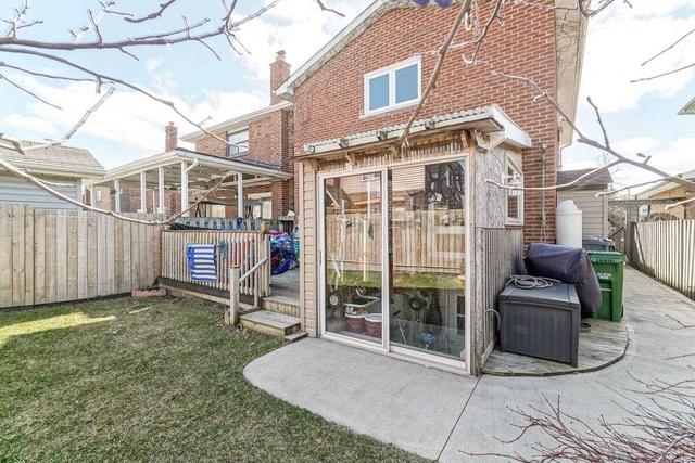 35 Langston Dr, House detached with 3 bedrooms, 3 bathrooms and 4 parking in Brampton ON | Image 26