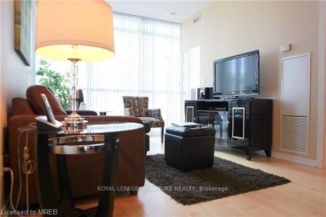 2401 - 65 Bremner Blvd, Condo with 2 bedrooms, 2 bathrooms and 1 parking in Toronto ON | Image 6