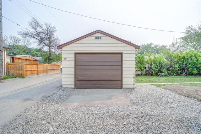 901 9 Street S, House detached with 2 bedrooms, 1 bathrooms and 2 parking in Lethbridge AB | Image 27