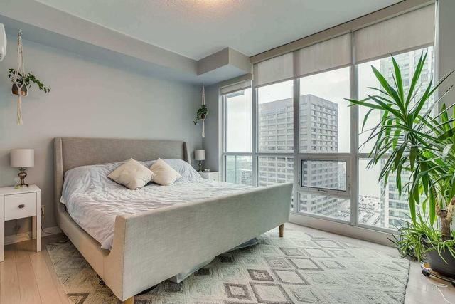 2411 - 16 Yonge St, Condo with 2 bedrooms, 2 bathrooms and 1 parking in Toronto ON | Image 10