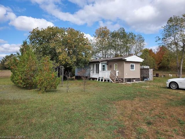 4280 Henderson Road Road, House detached with 2 bedrooms, 1 bathrooms and 4 parking in Central Frontenac ON | Image 1