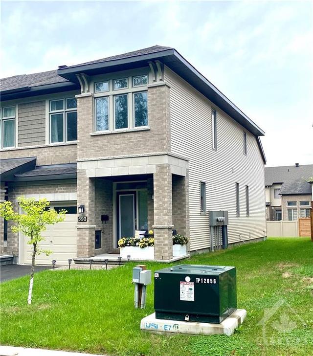 593 Rowers Way, Townhouse with 3 bedrooms, 3 bathrooms and 2 parking in Ottawa ON | Image 2