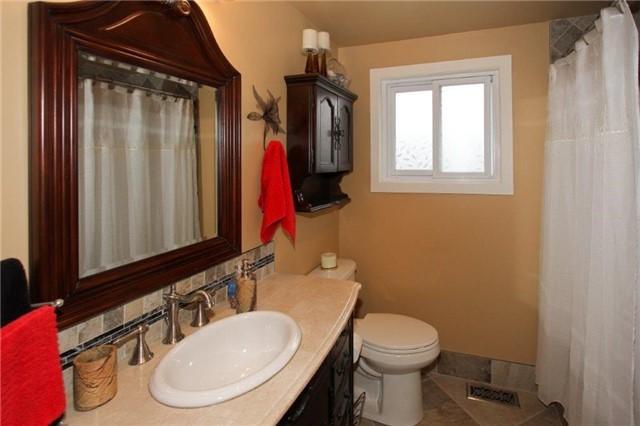 1188 Wakefield Cres, House detached with 3 bedrooms, 1 bathrooms and 2 parking in Oshawa ON | Image 12