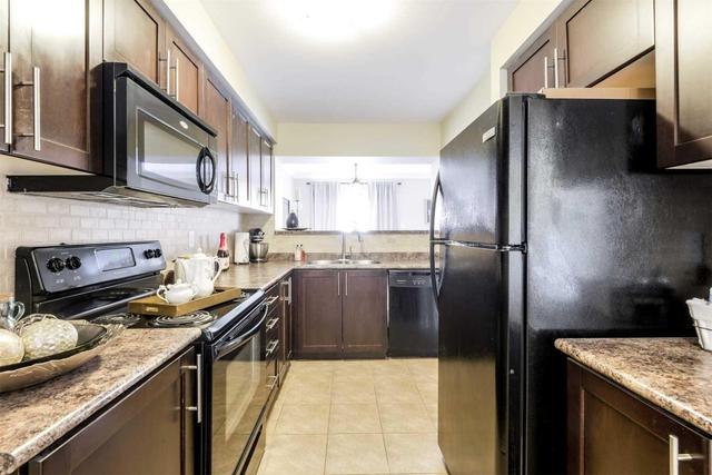 73 Mccandless Crt, House attached with 3 bedrooms, 2 bathrooms and 3 parking in Milton ON | Image 7