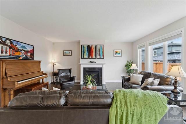 60 Pelham Crescent, House detached with 4 bedrooms, 3 bathrooms and 6 parking in Ottawa ON | Image 6