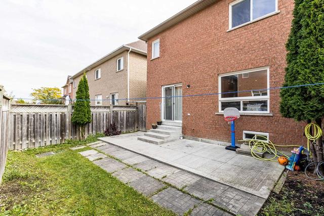 9 Saintsbury Cres, House semidetached with 4 bedrooms, 3 bathrooms and 4 parking in Brampton ON | Image 32