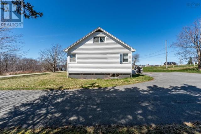 43 Belle Vue St, House detached with 5 bedrooms, 1 bathrooms and null parking in Clare NS | Image 4