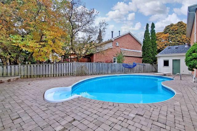 16 Coulton Crt, House detached with 4 bedrooms, 4 bathrooms and 8 parking in Whitby ON | Image 24