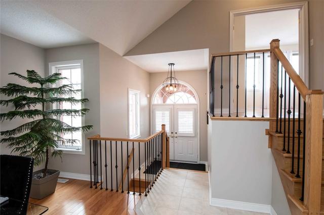 31 Bradford Crt, House detached with 3 bedrooms, 3 bathrooms and 6 parking in Whitby ON | Image 15