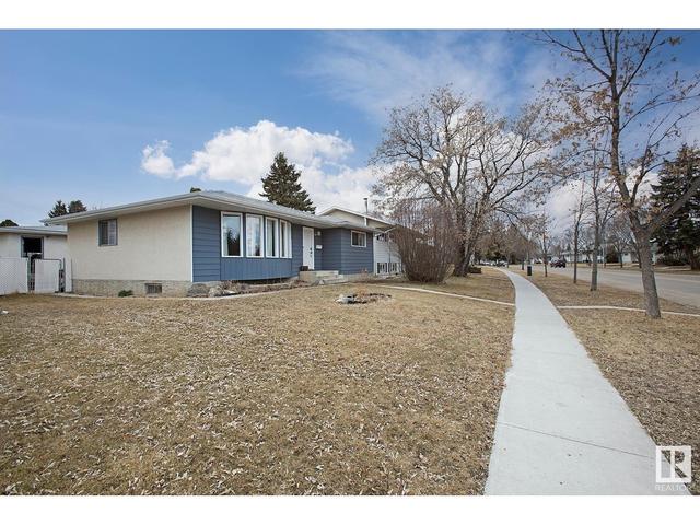 56 Woodhaven Dr, House detached with 4 bedrooms, 2 bathrooms and null parking in Spruce Grove AB | Image 2