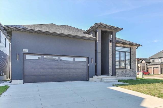 2587 Bridgehaven Dr, House detached with 2 bedrooms, 4 bathrooms and 6 parking in London ON | Image 1