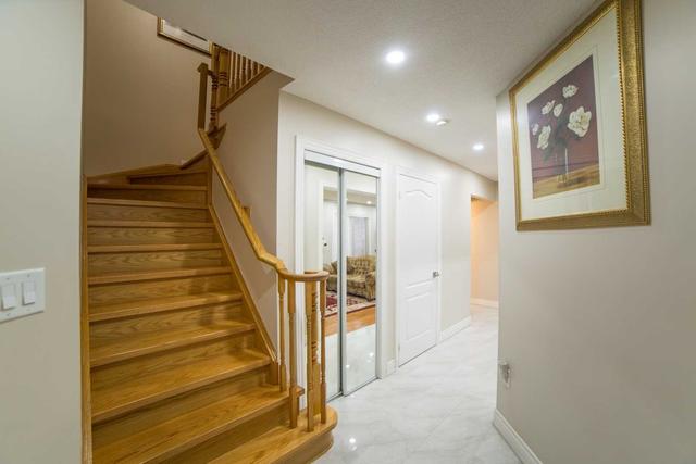 56 Narrow Valley Cres, House detached with 3 bedrooms, 4 bathrooms and 4 parking in Brampton ON | Image 26