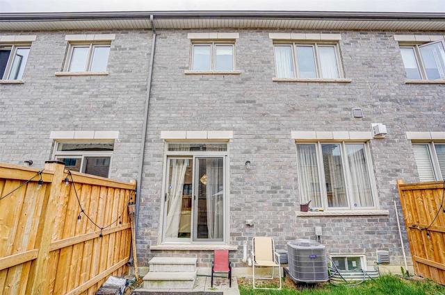 25 Collier Cres, House attached with 3 bedrooms, 4 bathrooms and 3 parking in Markham ON | Image 35