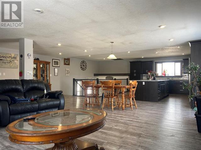 225041 690, House detached with 5 bedrooms, 3 bathrooms and 15 parking in Northern Lights County AB | Image 18