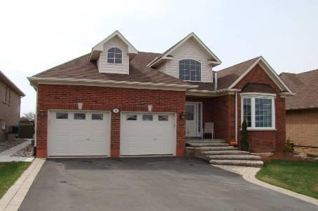 70 Ellis Cres, House detached with 2 bedrooms, 3 bathrooms and 2 parking in Kawartha Lakes ON | Image 1