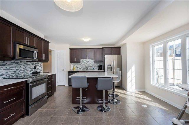 921 Brassard Circ, House attached with 3 bedrooms, 3 bathrooms and 1 parking in Milton ON | Image 10