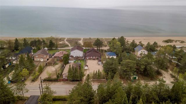 706 Eastdale Dr, House detached with 6 bedrooms, 2 bathrooms and 6 parking in Wasaga Beach ON | Image 2
