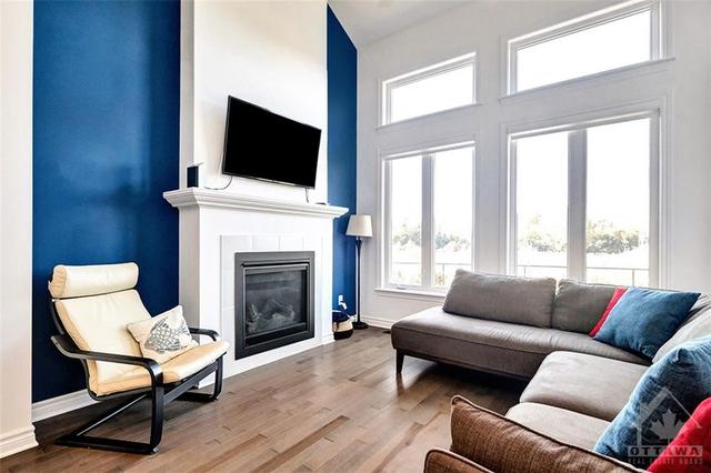 701 Putney Crescent, Townhouse with 3 bedrooms, 3 bathrooms and 2 parking in Ottawa ON | Image 5