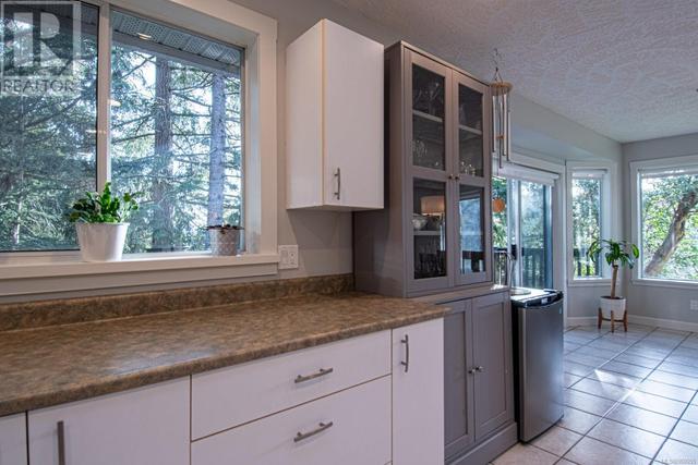 658 Rason Rd, House detached with 5 bedrooms, 4 bathrooms and 5 parking in Langford BC | Image 33
