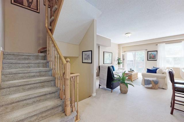 25 Dreamcrest Crt, House semidetached with 3 bedrooms, 3 bathrooms and 3 parking in Whitby ON | Image 2