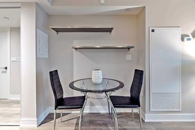 1703 - 89 Mcgill St, Condo with 1 bedrooms, 1 bathrooms and 0 parking in Toronto ON | Image 2