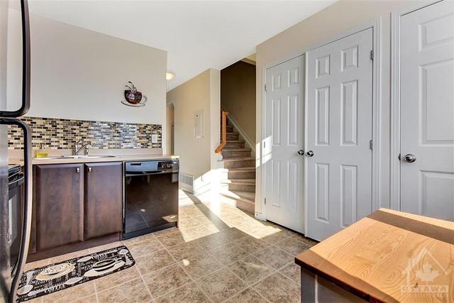 258 Shanly Private, Townhouse with 2 bedrooms, 2 bathrooms and 1 parking in Ottawa ON | Image 13