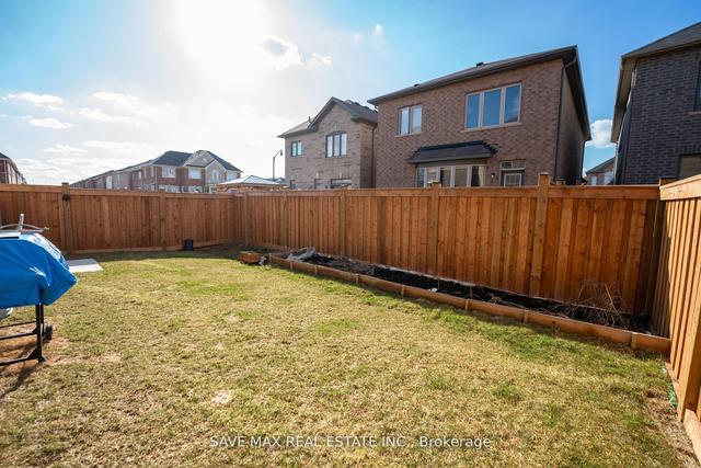 56 Farringdon Cres, House detached with 4 bedrooms, 4 bathrooms and 4 parking in Brampton ON | Image 7