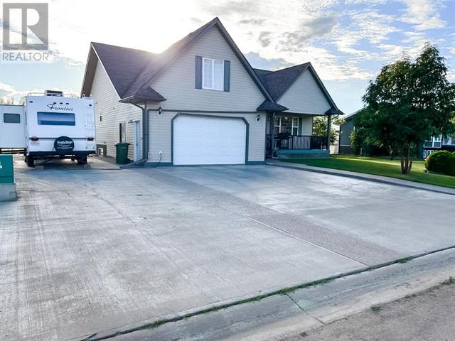 8710 101 Street, House detached with 4 bedrooms, 3 bathrooms and 8 parking in Mackenzie County AB | Image 2