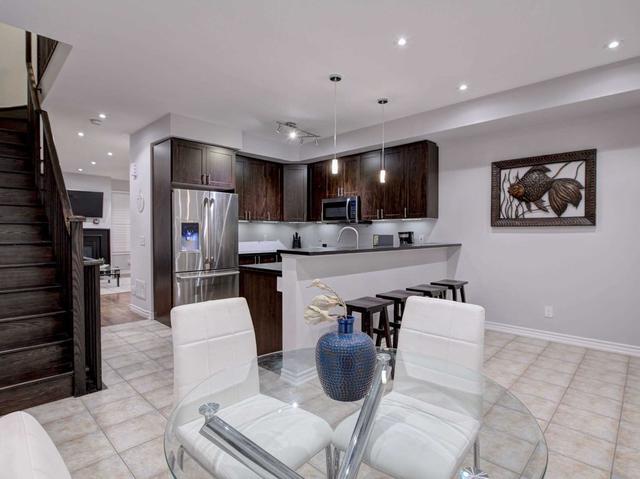 42 Soccavo Cres, Townhouse with 4 bedrooms, 4 bathrooms and 2 parking in Brampton ON | Image 4