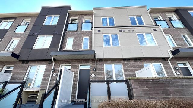 3 - 25 Heron Park Pl, Townhouse with 3 bedrooms, 3 bathrooms and 1 parking in Toronto ON | Image 1