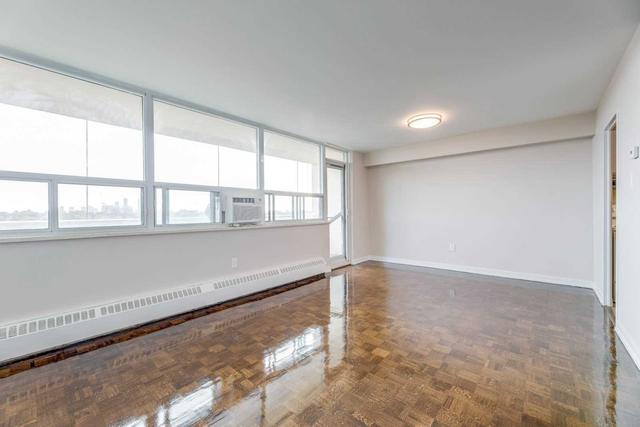 902 - 360 Ridelle Ave, Condo with 2 bedrooms, 1 bathrooms and 1 parking in Toronto ON | Image 2