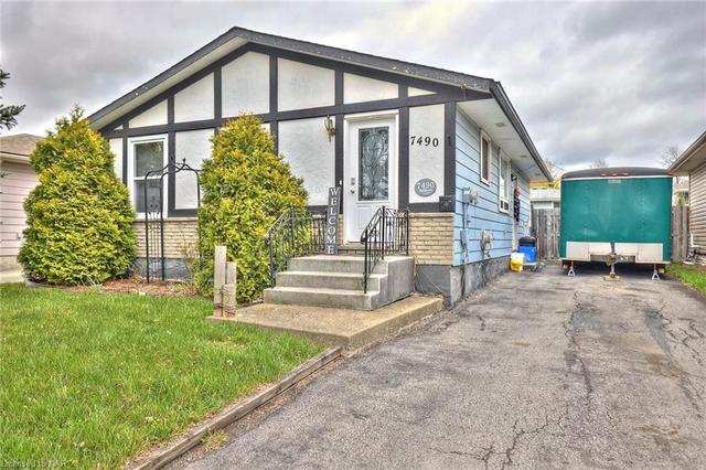 7490 Redhaven Crescent, House detached with 3 bedrooms, 2 bathrooms and null parking in Niagara Falls ON | Image 1