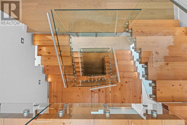 Top of staircase looking down | Image 14