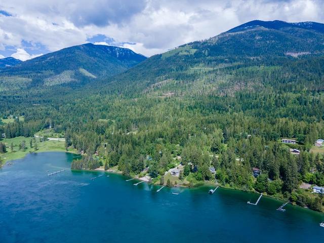 7484 Highway 3a, House detached with 4 bedrooms, 3 bathrooms and null parking in Central Kootenay E BC | Image 32