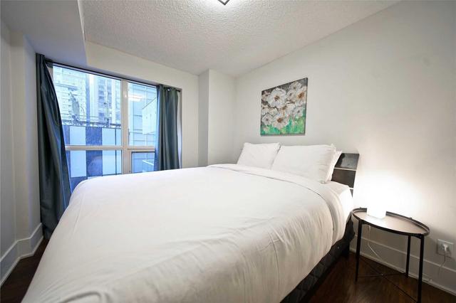 404 - 300 Front St W, Condo with 3 bedrooms, 2 bathrooms and 1 parking in Toronto ON | Image 13