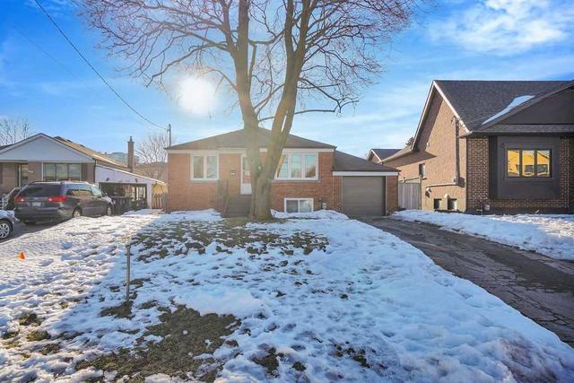 20 Wigan Cres, House detached with 3 bedrooms, 2 bathrooms and 3 parking in Toronto ON | Image 35