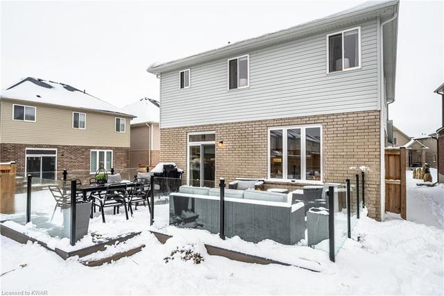 35 Spring Creek Street, House detached with 3 bedrooms, 3 bathrooms and 4 parking in Kitchener ON | Image 40