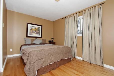 870 Derry Crt, House semidetached with 3 bedrooms, 2 bathrooms and 2 parking in Oshawa ON | Image 5