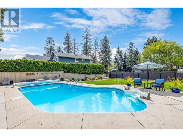 1047 Cascade Place, House detached with 4 bedrooms, 2 bathrooms and 6 parking in Kelowna BC | Image 5