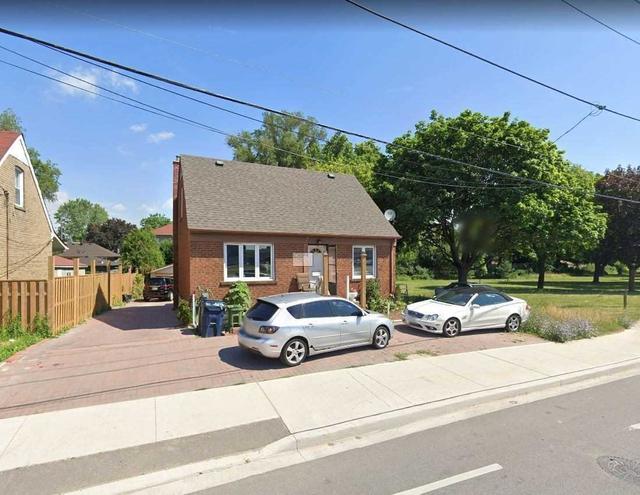 8 Walsh Ave, House detached with 3 bedrooms, 3 bathrooms and 8 parking in Toronto ON | Card Image