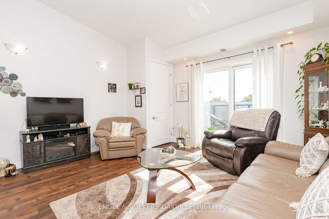 310 - 170 Rockhaven Lane, Condo with 1 bedrooms, 2 bathrooms and 1 parking in Hamilton ON | Image 4