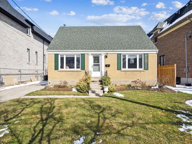 27 Yorkview Dr, House detached with 3 bedrooms, 2 bathrooms and 3 parking in Toronto ON | Image 1