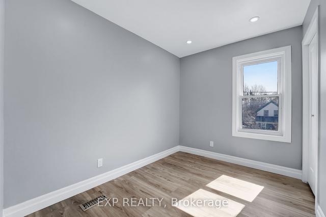 178 Kent Ave, House detached with 4 bedrooms, 2 bathrooms and 4 parking in Kitchener ON | Image 2