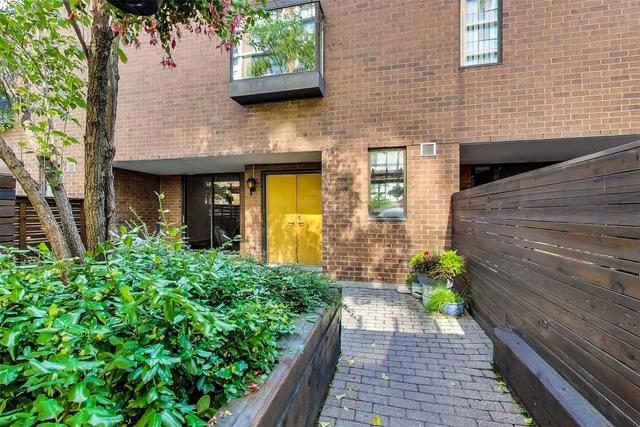 Th3 - 188 Spadina Ave, Townhouse with 3 bedrooms, 3 bathrooms and 1 parking in Toronto ON | Image 2