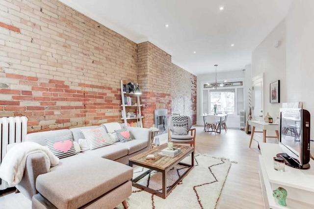 1 - 122 Brunswick Ave, House attached with 1 bedrooms, 1 bathrooms and 1.5 parking in Toronto ON | Image 2