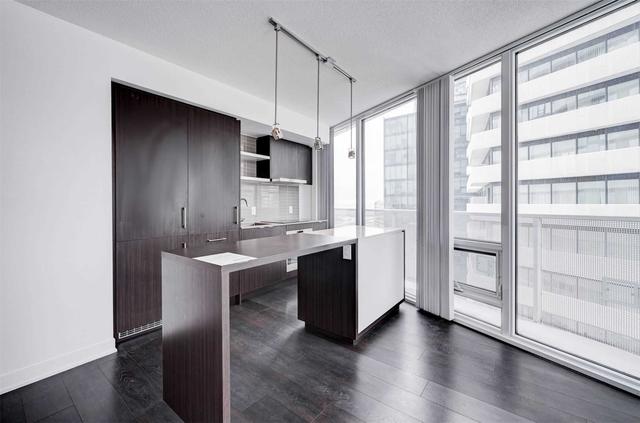 3902 - 88 Harbour St, Condo with 1 bedrooms, 1 bathrooms and 0 parking in Toronto ON | Image 6