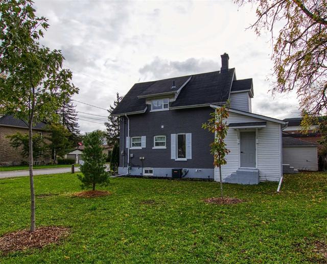 11 Albert St N, House detached with 3 bedrooms, 2 bathrooms and 7 parking in Kawartha Lakes ON | Image 18