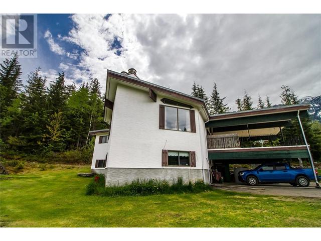 2180 Clough Road, House detached with 3 bedrooms, 2 bathrooms and 6 parking in Columbia Shuswap B BC | Image 7
