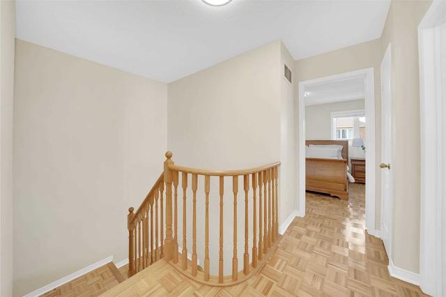 27 Kayla Cres, House detached with 3 bedrooms, 4 bathrooms and 5 parking in Vaughan ON | Image 13
