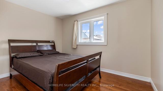 25 Oakmeadow Dr, House detached with 3 bedrooms, 3 bathrooms and 3 parking in Brampton ON | Image 13